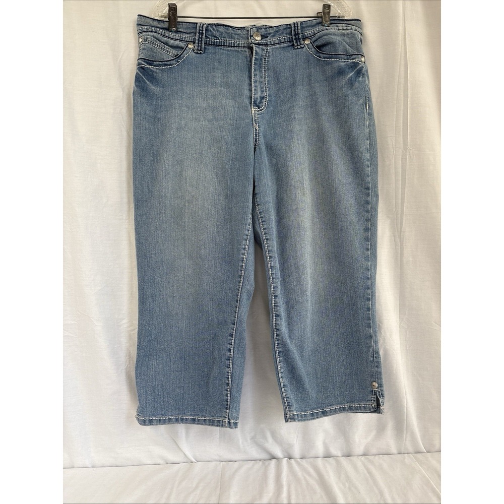 Style & Co Capris Womens Sz 16 Blue Denim w/ Rhinestones & Embroidery On Pockets - Picture 2 of 16
